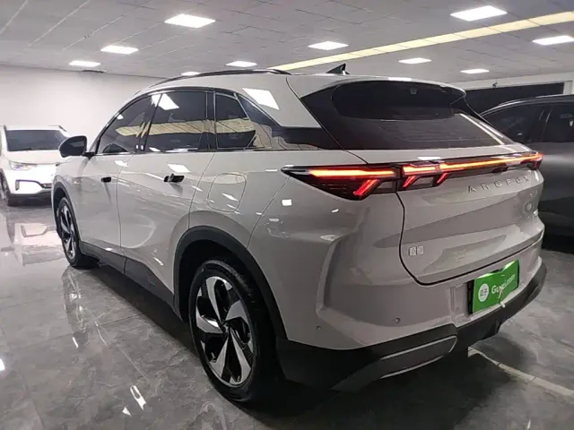 Arcfox Alpha T5 — Фото автомобиля 4