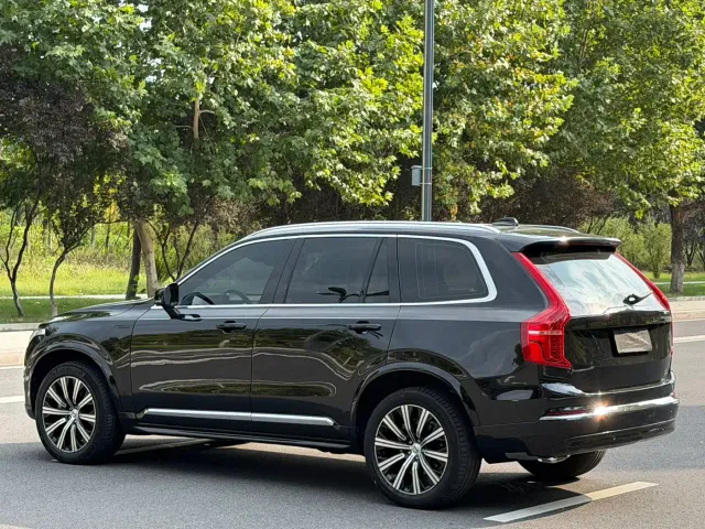 Volvo XC90 — Фото автомобиля 11