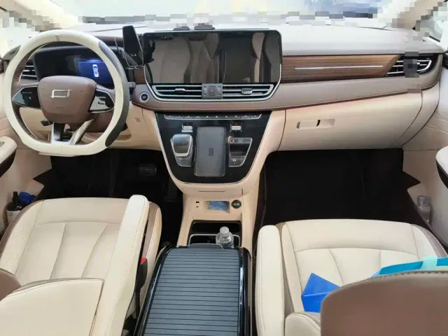 Bestune Besturn M9 — Фото автомобиля 12