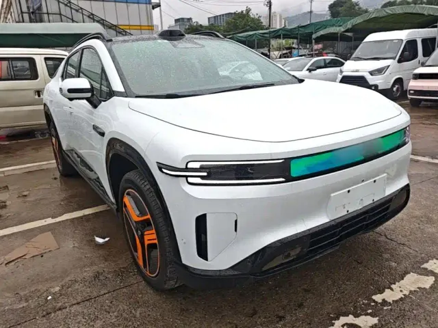 Changan Qiyuan E07 — Фото автомобиля 3