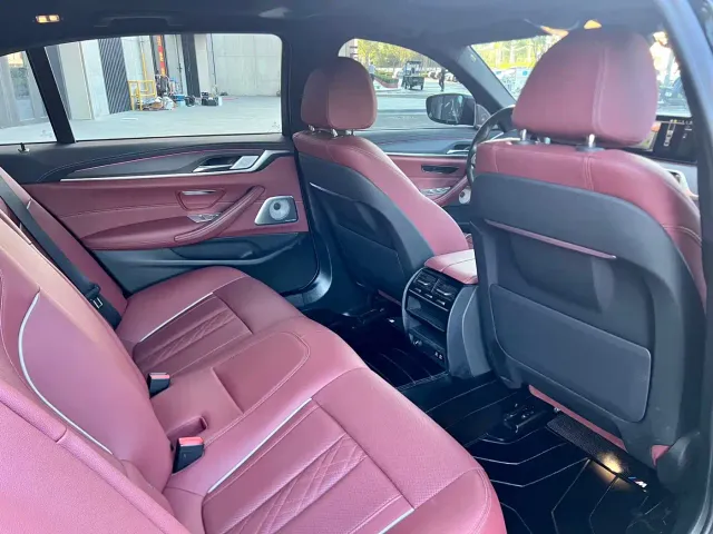 BMW 5 Series — Фото автомобиля 15