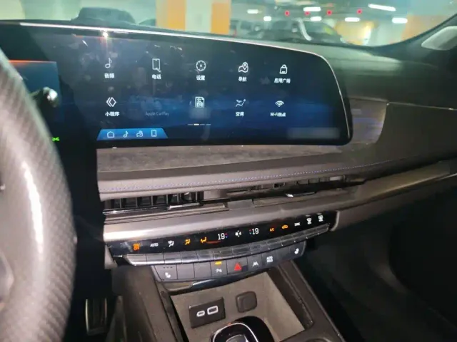 Cadillac XT4 — Фото автомобиля 5