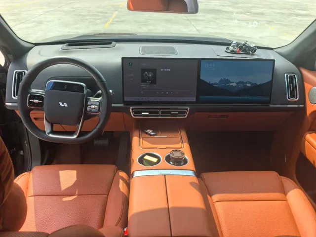 Li Auto L8 — Фото автомобиля 12