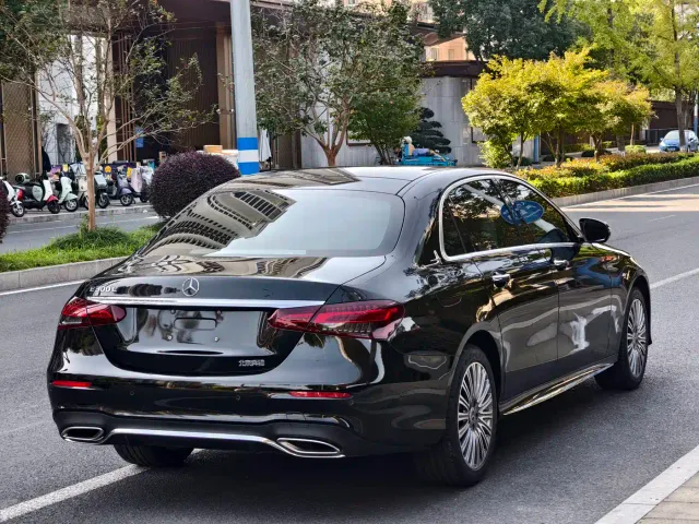 Mercedes-Benz E-Class — Фото автомобиля 8