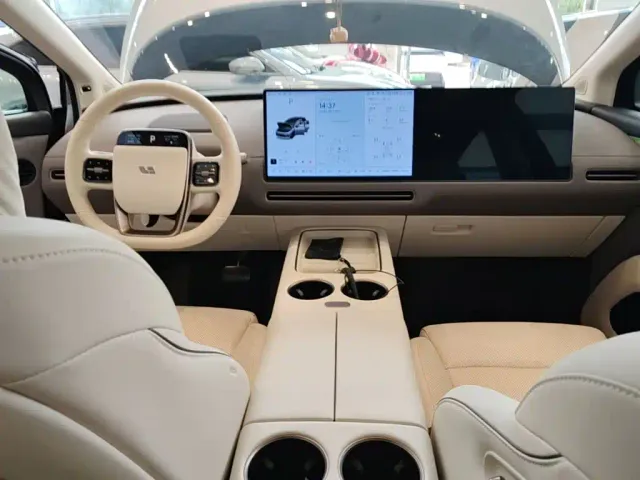 Li Auto i8 — Фото автомобиля 9