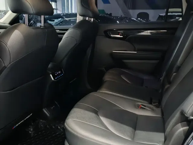 Toyota Highlander — Фото автомобиля 9