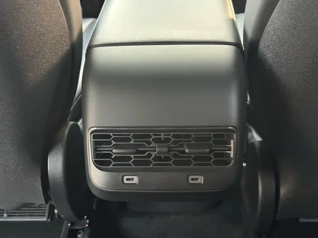 Tesla Model Y — Фото автомобиля 15
