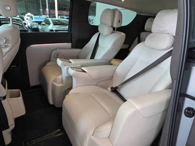 Li Auto MEGA — Фото автомобиля 12