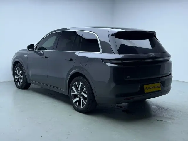 Li Auto L8 — Фото автомобиля 20