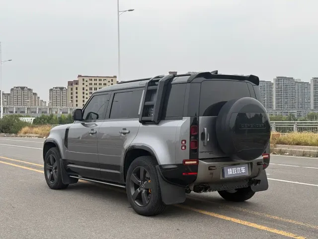 Land Rover Defender — Фото автомобиля 4
