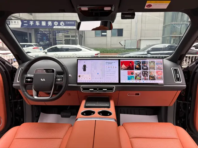 Li Auto L8 — Фото автомобиля 10