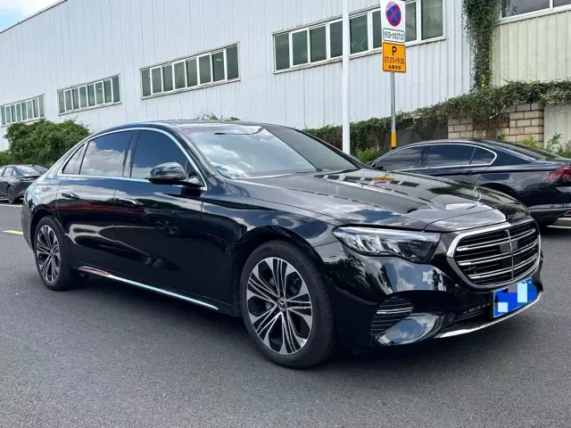 Mercedes-Benz E-Class — Фото автомобиля 3