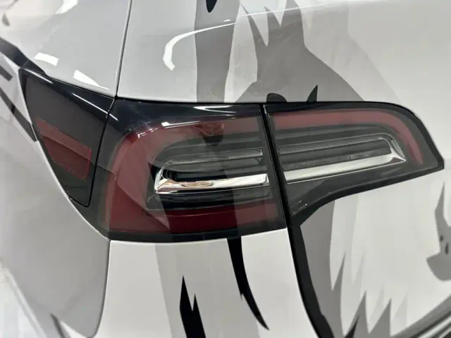 Tesla Model Y — Фото автомобиля 14