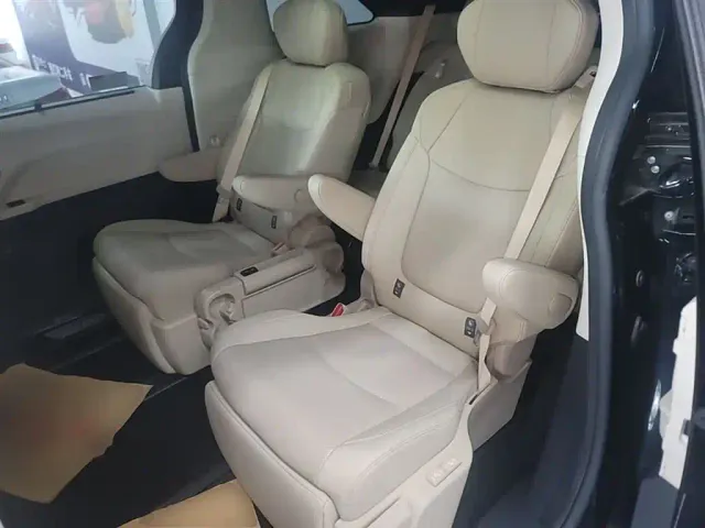 Toyota Sienna — Фото автомобиля 16