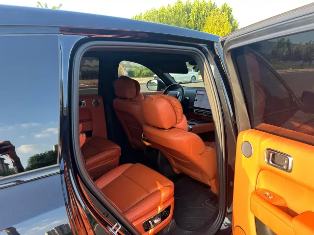 Li Auto L8 — Фото автомобиля 10