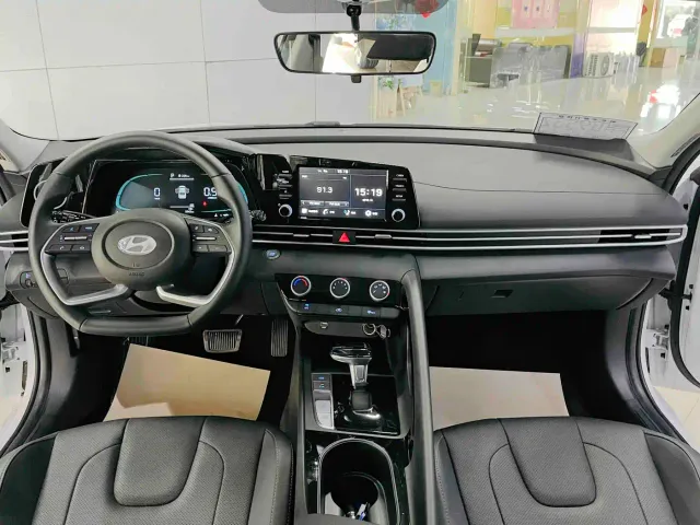 Hyundai Elantra — Фото автомобиля 9