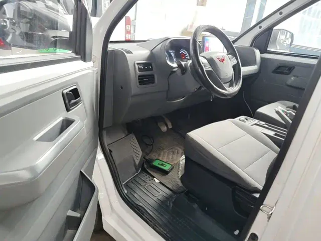 Wuling Yangguang — Фото автомобиля 11