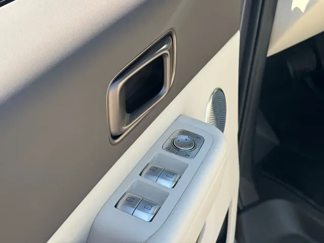 Li Auto MEGA — Фото автомобиля 7