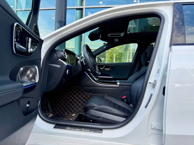 Mercedes-Benz C-Class — Фото автомобиля 4