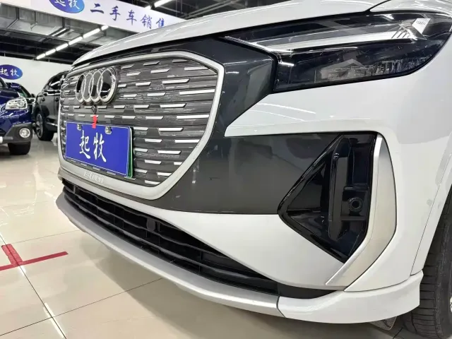 Audi Q4 e-tron — Фото автомобиля 13