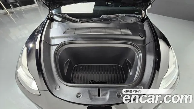 Tesla Model Y — Фото автомобиля 9