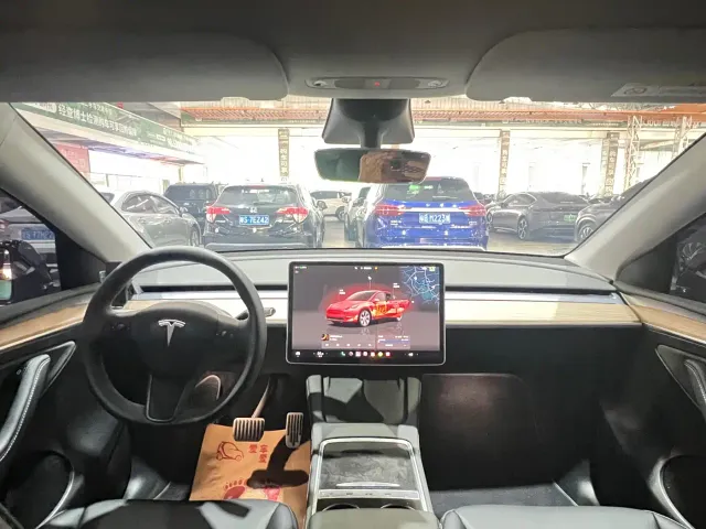 Tesla Model Y — Фото автомобиля 5