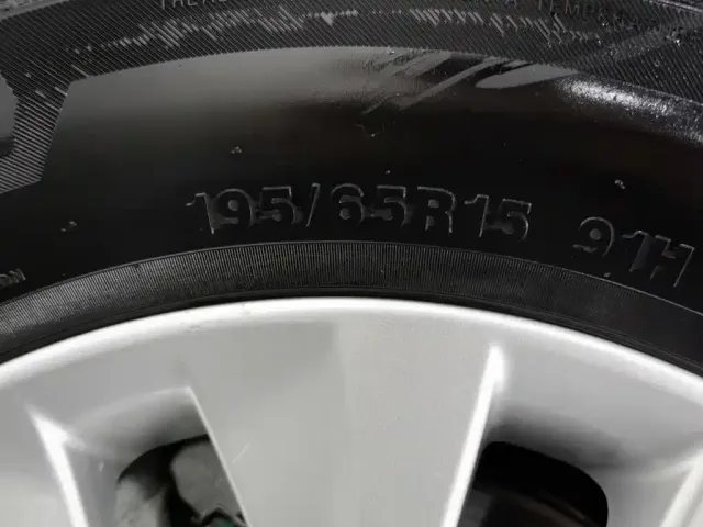 Toyota Corolla 2021 Hybrid 1.8L E-CVT Pioneer Edition — Фото автомобиля 24