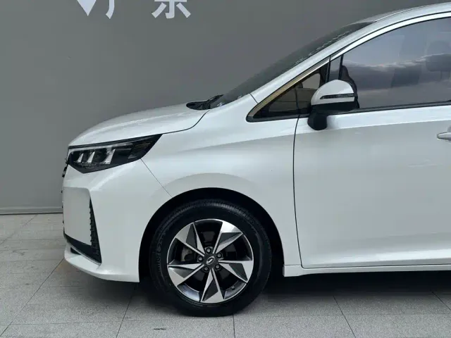 GAC Trumpchi M6 — Фото автомобиля 5
