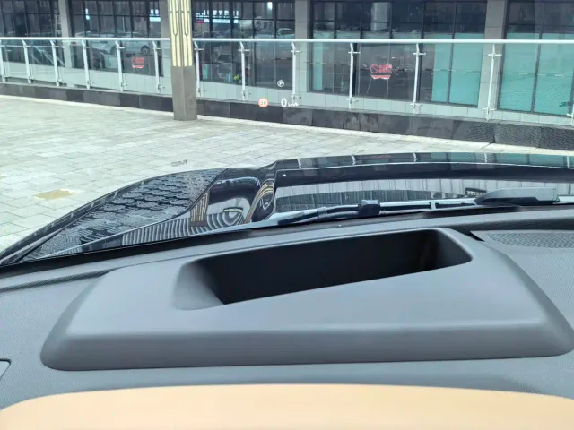 Land Rover Land Rover Defender 2025 110 3.0T P400 -Dynamic HSE — Фото автомобиля 10