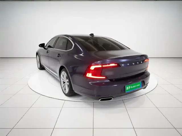 Volvo S90 — Фото автомобиля 22