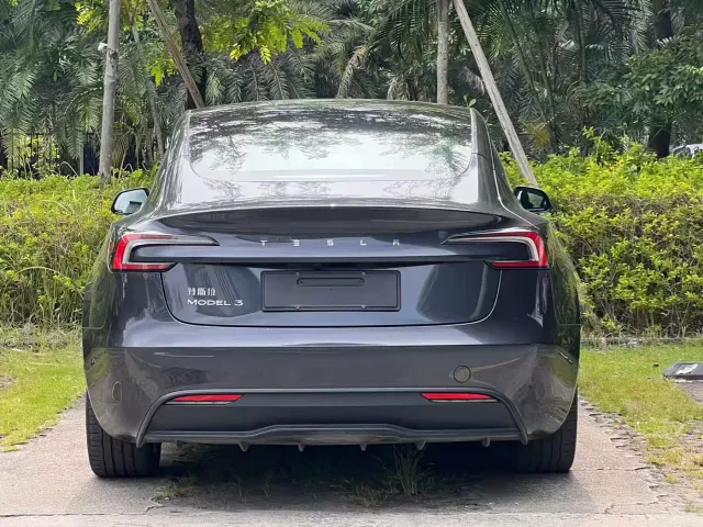 Tesla Model 3 — Фото автомобиля 6