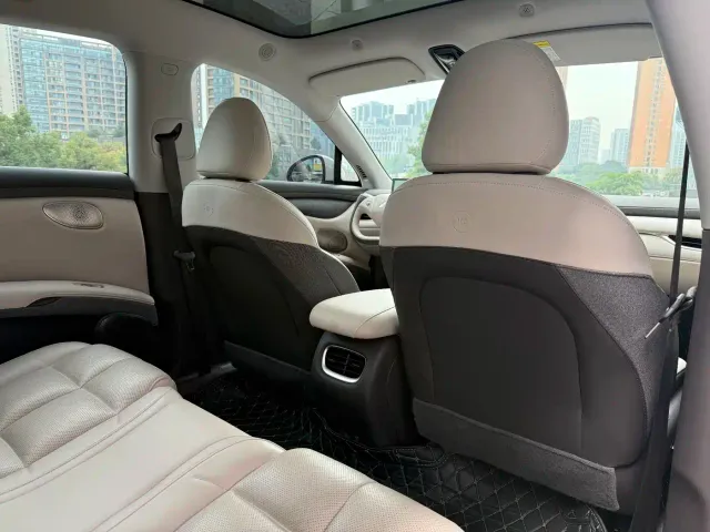 IM Motors LS6 — Фото автомобиля 14