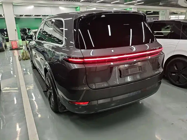 Li Auto L9 — Фото автомобиля 4