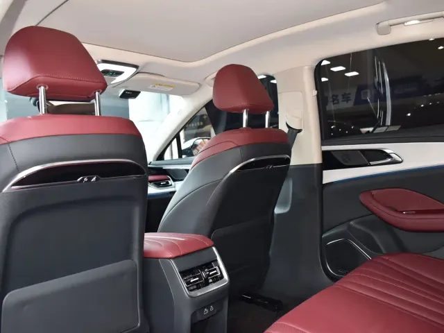 Hongqi H5 — Фото автомобиля 11