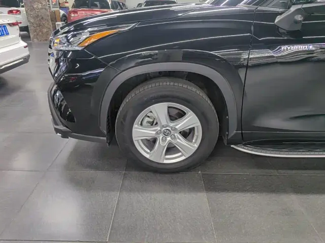 Toyota Highlander — Фото автомобиля 22