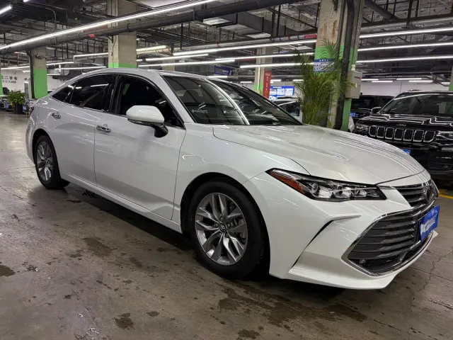 Toyota Avalon — Фото автомобиля 3
