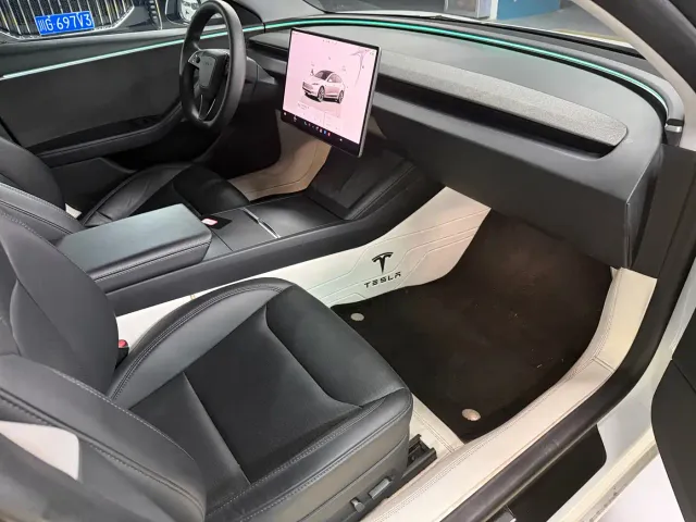 Tesla Model 3 — Фото автомобиля 2