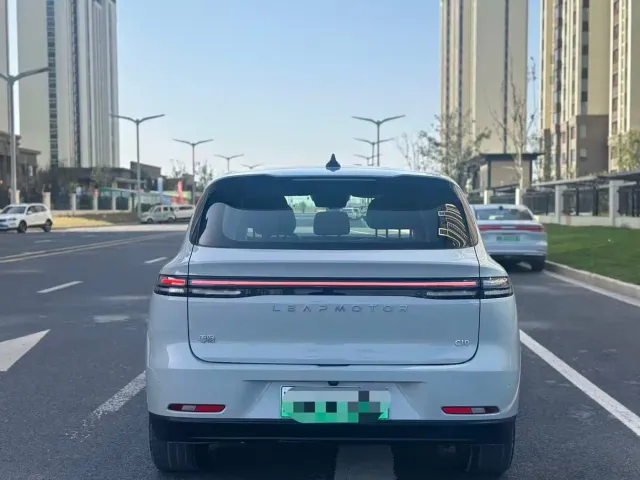 Leapmotor C10 — Фото автомобиля 8