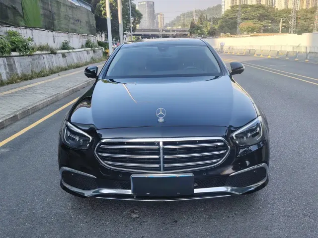 Mercedes-Benz E-Class — Фото автомобиля 2