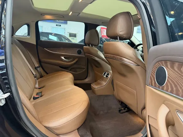 Mercedes-Benz E-Class — Фото автомобиля 12