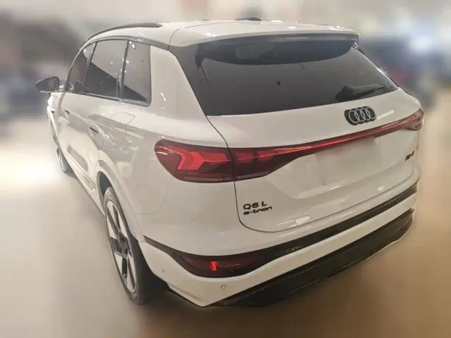 Audi Q6L e-tron — Фото автомобиля 6