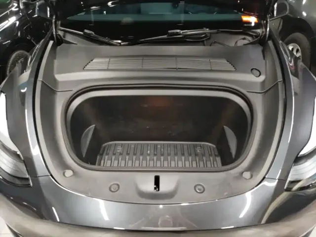 Tesla Model Y — Фото автомобиля 15
