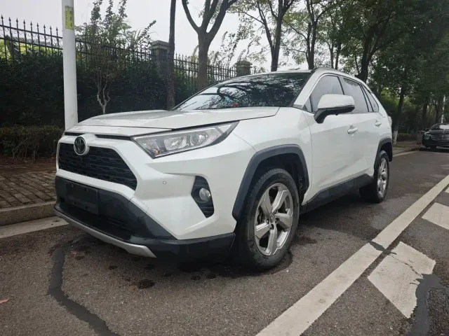 Фотография автомобиля — Toyota RAV4