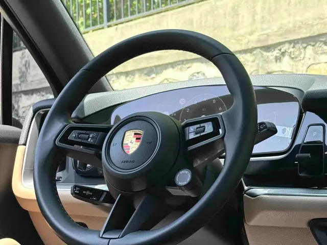 Porsche Cayenne — Фото автомобиля 14