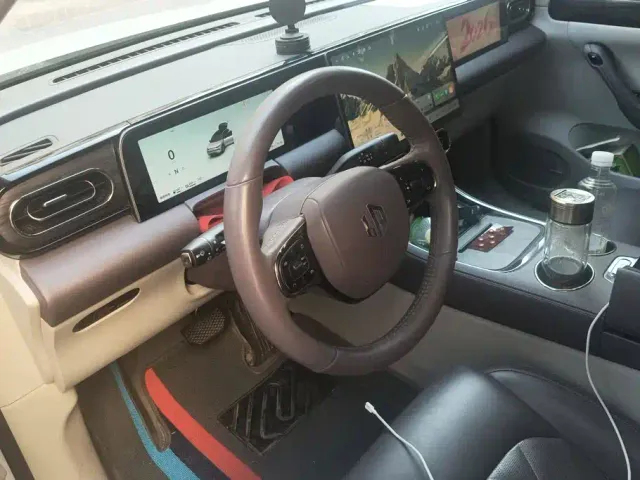 Leapmotor C11 — Фото автомобиля 11