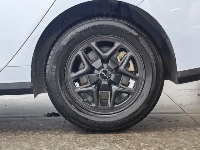BYD Seal 05 DM-i — Фото автомобиля 9