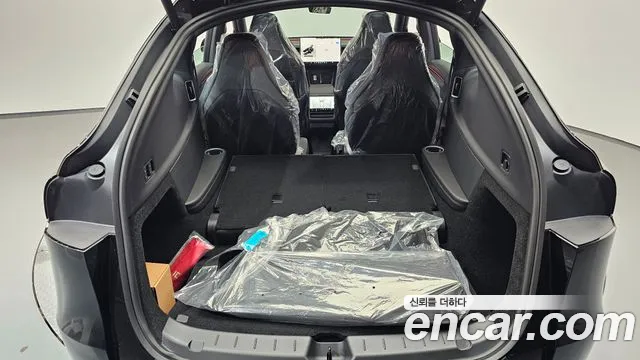 Tesla Model Y — Фото автомобиля 27