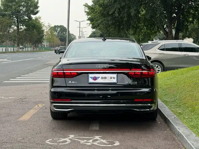 Audi A8 — Фото автомобиля 5