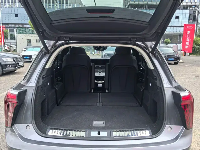 Hongqi E-HS9 — Фото автомобиля 7