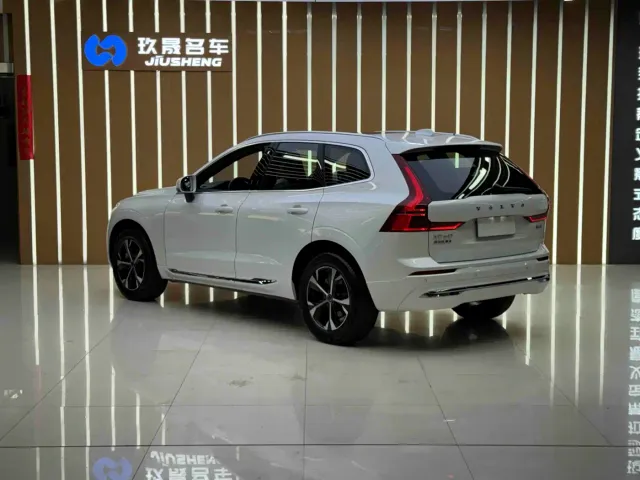 Volvo XC60 — Фото автомобиля 4